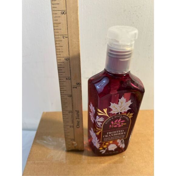 Bath and Body Works Frosted Cranberry gentle gel hand soap - Picture 2 of 3